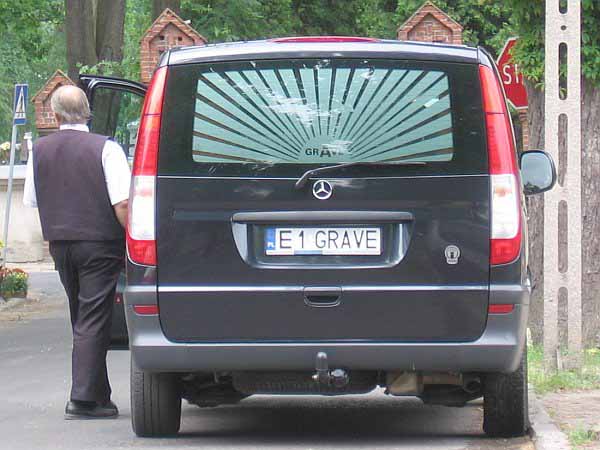 e1_grave.jpg